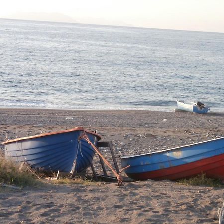 B&B Mar Tirreno Barcellona-Pozzo di Gotto Bagian luar foto