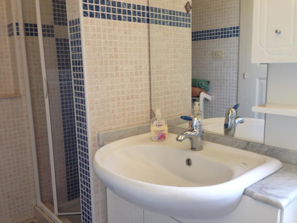 B&B Mar Tirreno Barcellona-Pozzo di Gotto Ruang foto