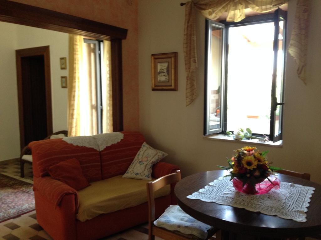 B&B Mar Tirreno Barcellona-Pozzo di Gotto Bagian luar foto
