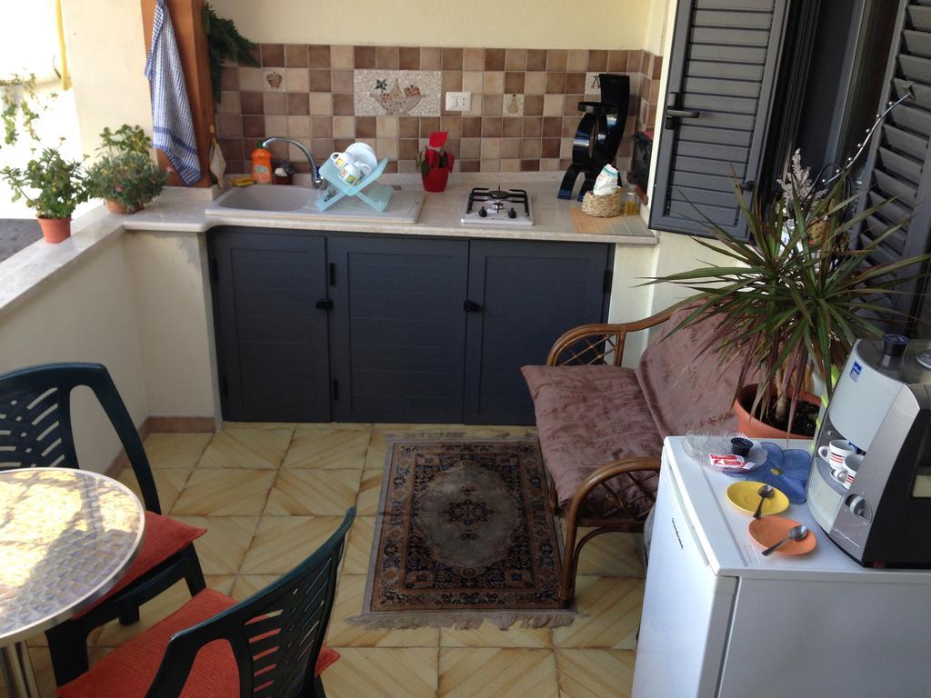 B&B Mar Tirreno Barcellona-Pozzo di Gotto Bagian luar foto