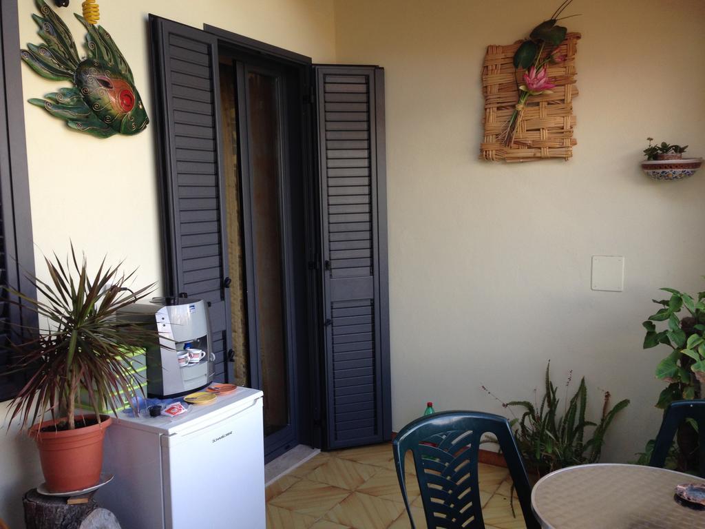 B&B Mar Tirreno Barcellona-Pozzo di Gotto Bagian luar foto